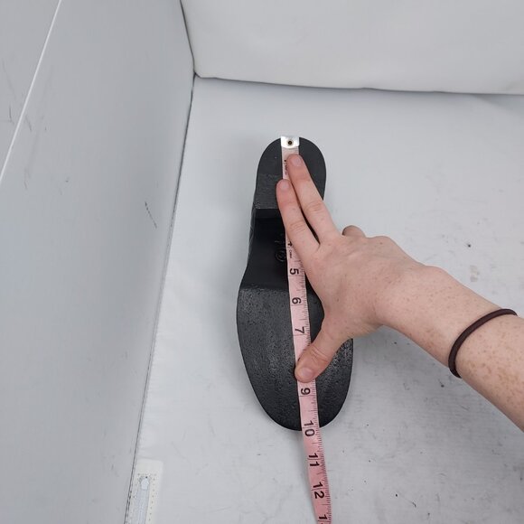 CHANEL Heart Interlocking CC Quilted Black Leather Block Heel Shoe - Picture 13 of 15